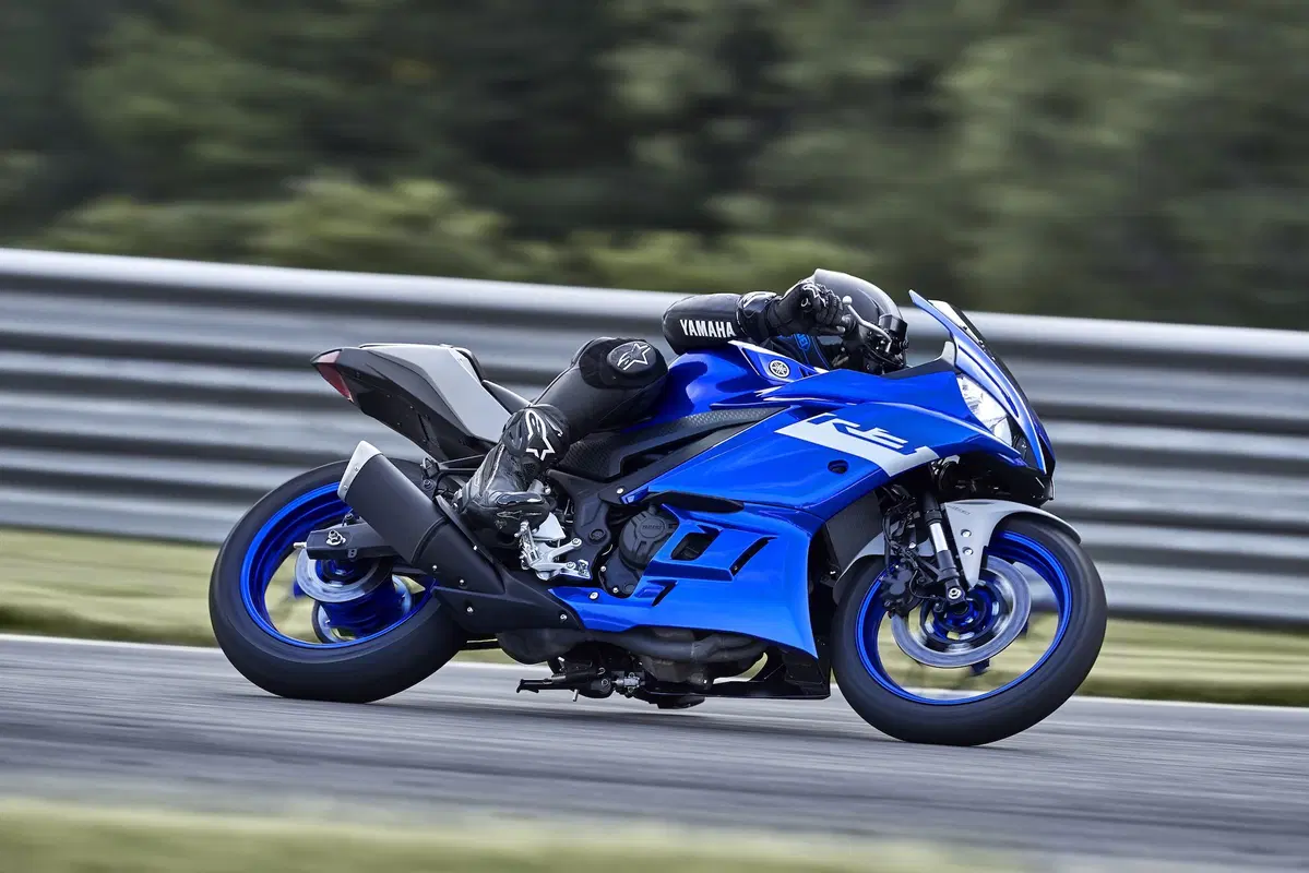 Yamaha YZF-R3 2020 (4)