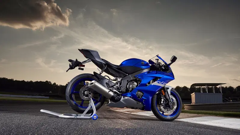Yamaha: nuove colorazioni per YZF-R6, YZF-R3 e YZF-R125 2020