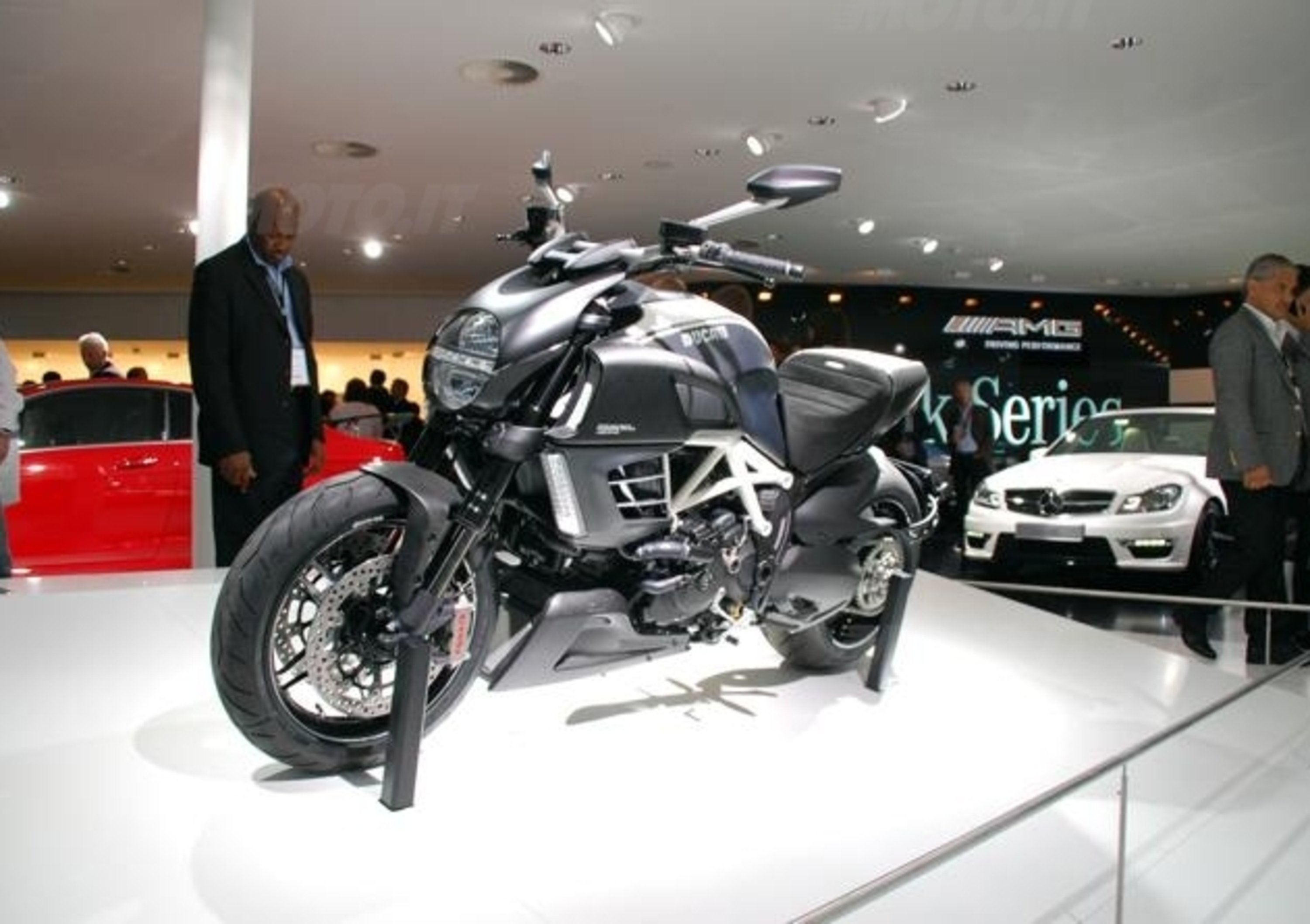 Allo IAA la Ducati Diavel AMG. Prezzo di 25.990 euro