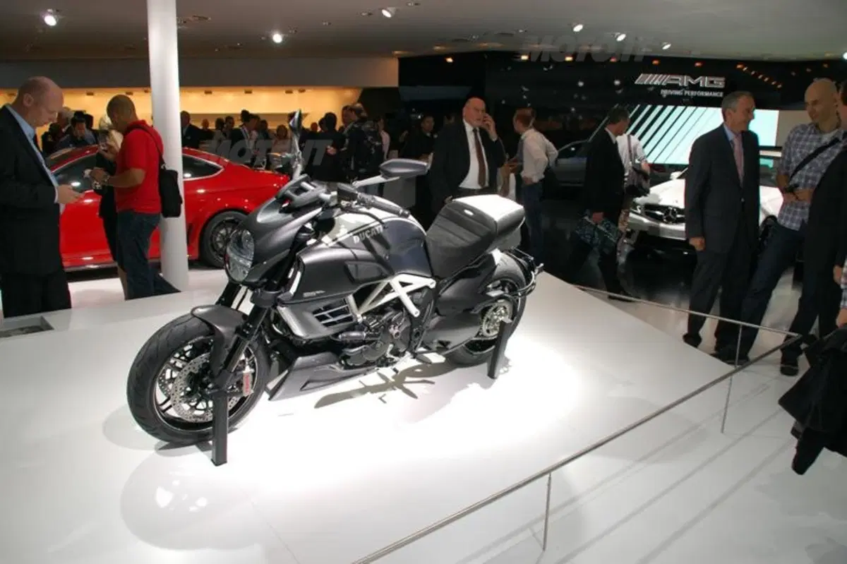 Allo IAA la Ducati Diavel AMG. Prezzo di 25.990 euro