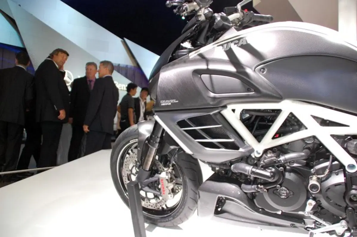Allo IAA la Ducati Diavel AMG. Prezzo di 25.990 euro (2)