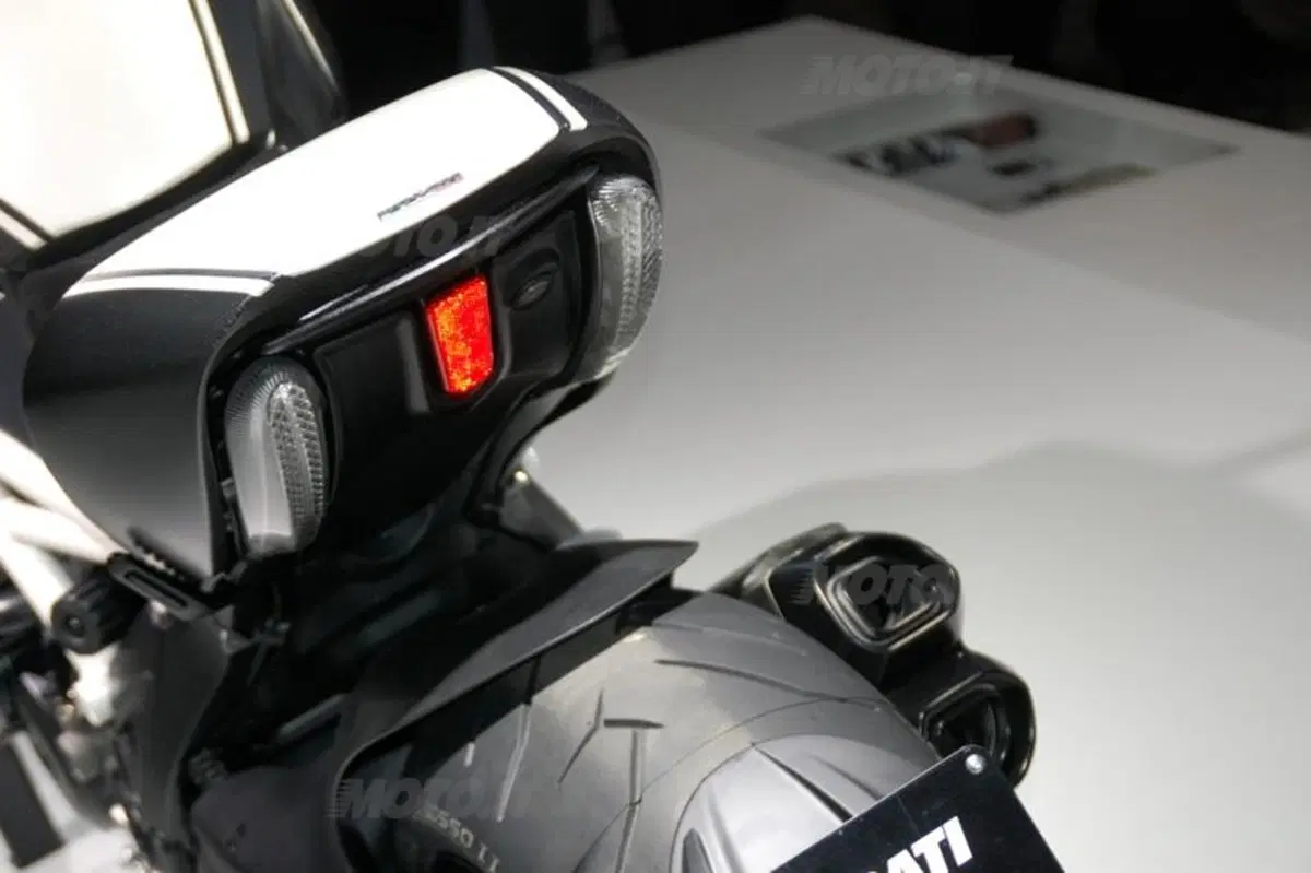 Allo IAA la Ducati Diavel AMG. Prezzo di 25.990 euro (3)