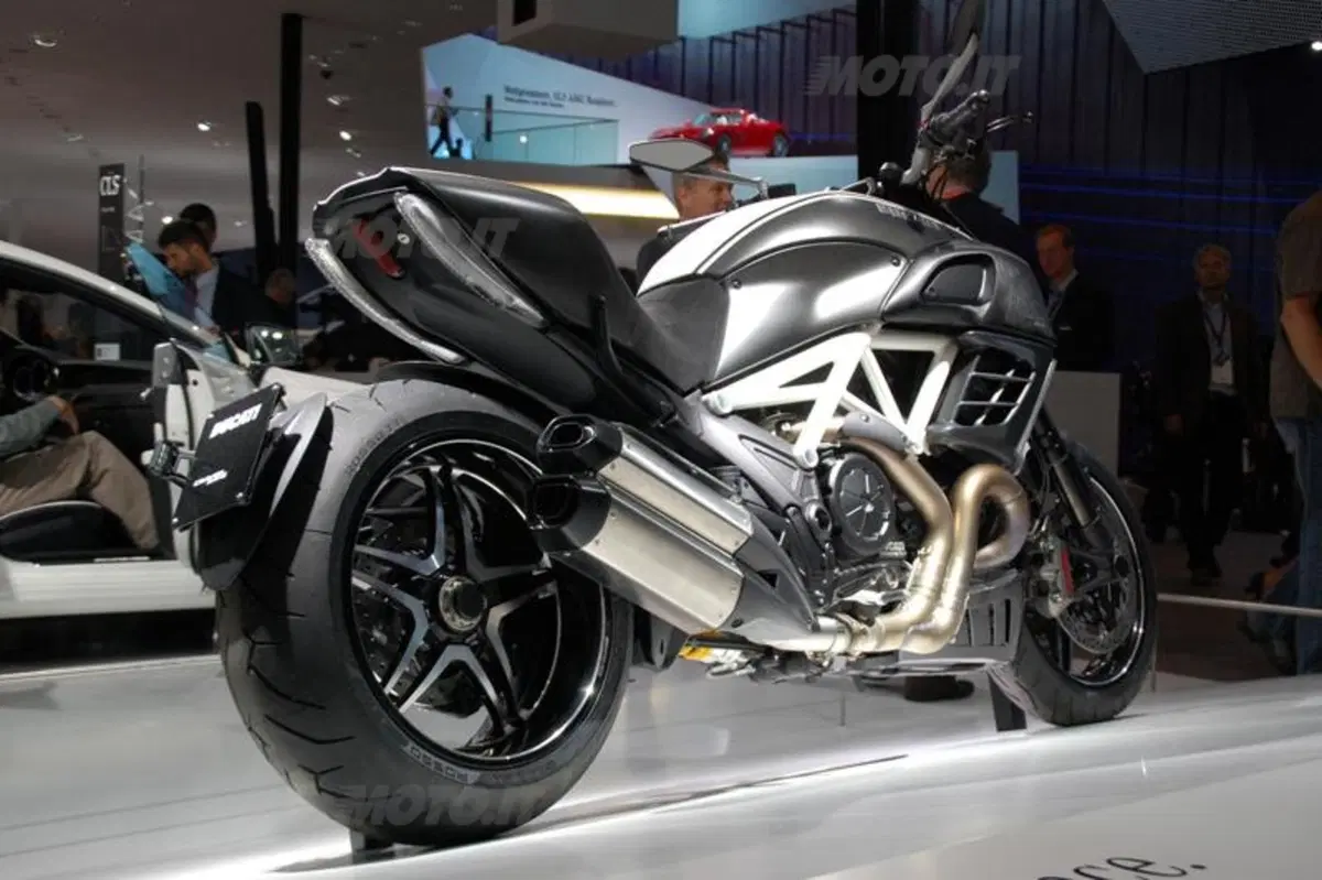 Allo IAA la Ducati Diavel AMG. Prezzo di 25.990 euro (4)