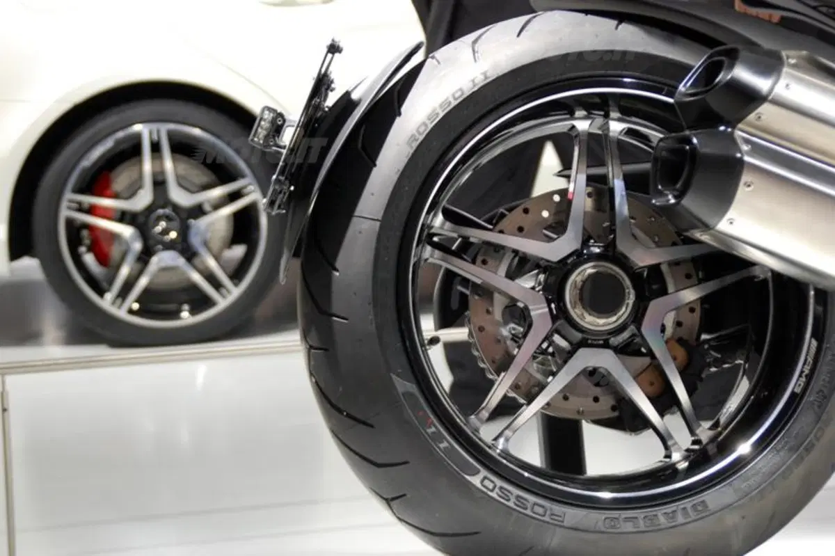 Allo IAA la Ducati Diavel AMG. Prezzo di 25.990 euro (7)