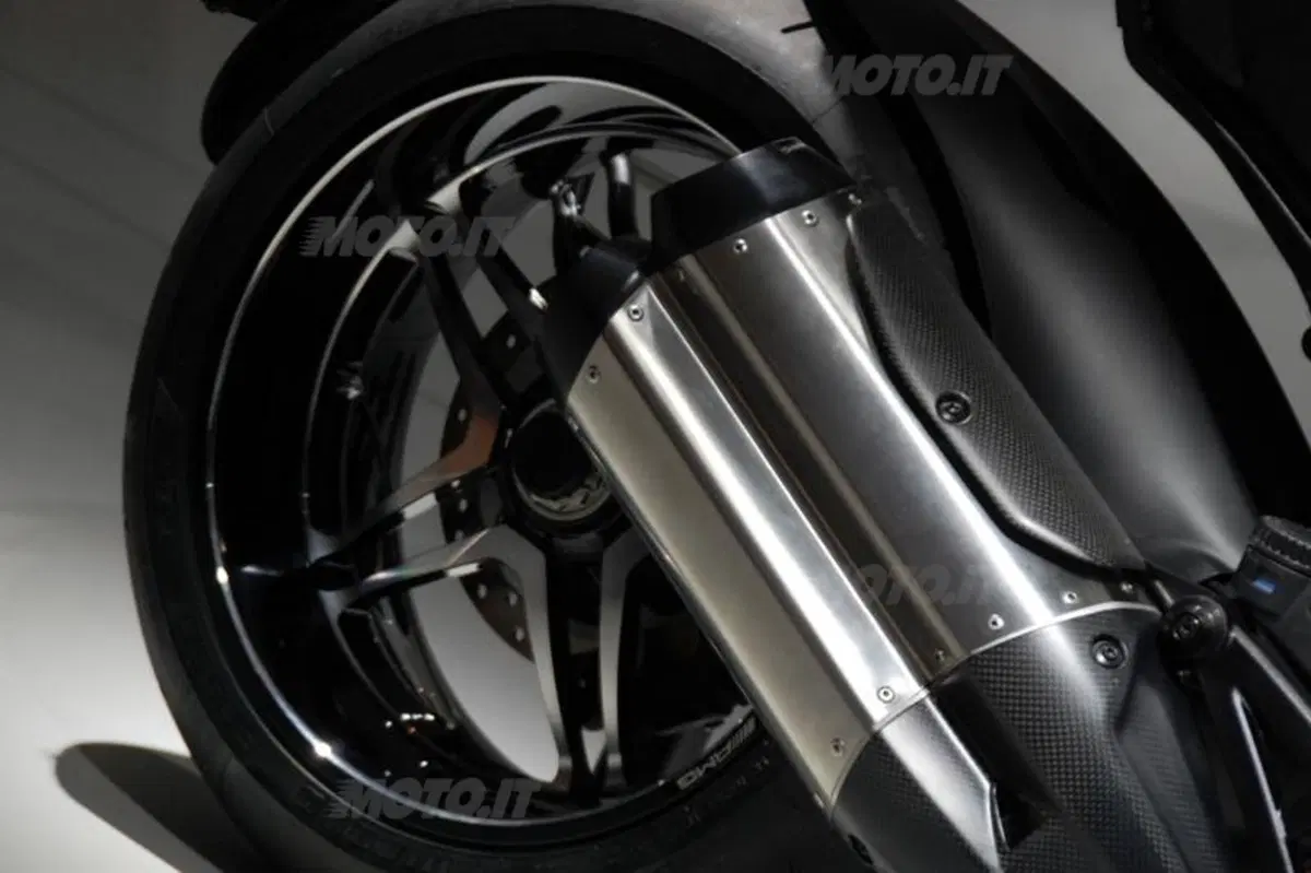 Allo IAA la Ducati Diavel AMG. Prezzo di 25.990 euro (15)