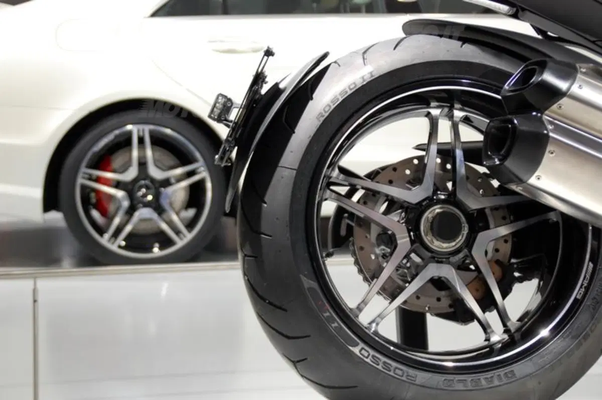 Allo IAA la Ducati Diavel AMG. Prezzo di 25.990 euro (16)