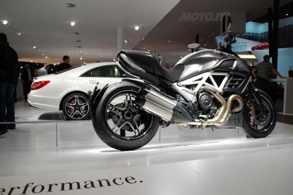 Allo IAA la Ducati Diavel AMG. Prezzo di 25.990 euro (17)