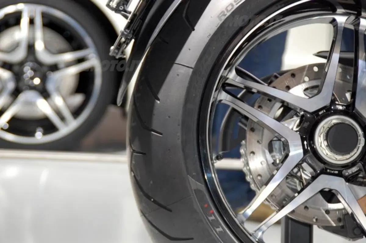 Allo IAA la Ducati Diavel AMG. Prezzo di 25.990 euro (18)