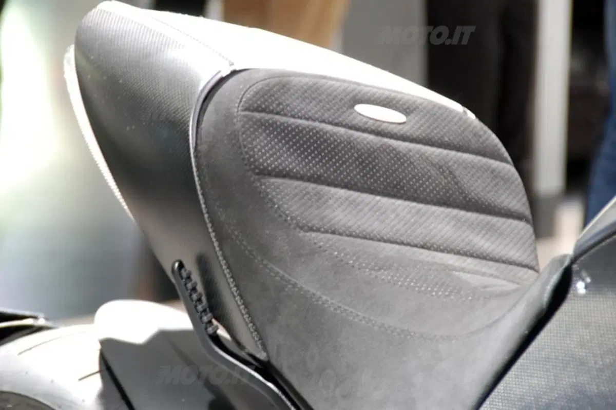 Allo IAA la Ducati Diavel AMG. Prezzo di 25.990 euro (20)