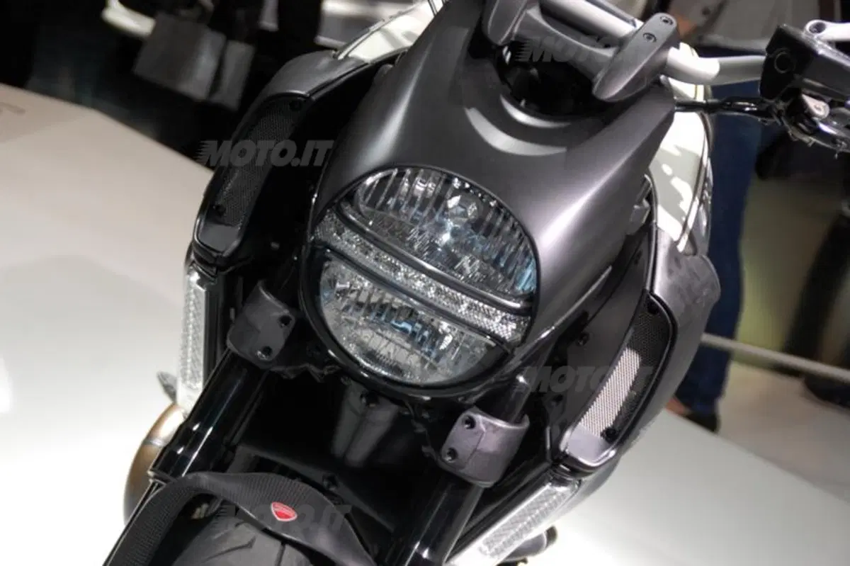 Allo IAA la Ducati Diavel AMG. Prezzo di 25.990 euro (21)