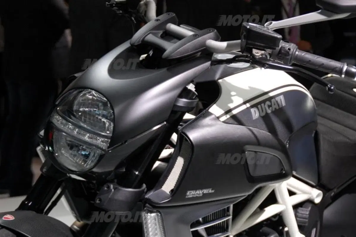 Allo IAA la Ducati Diavel AMG. Prezzo di 25.990 euro (22)