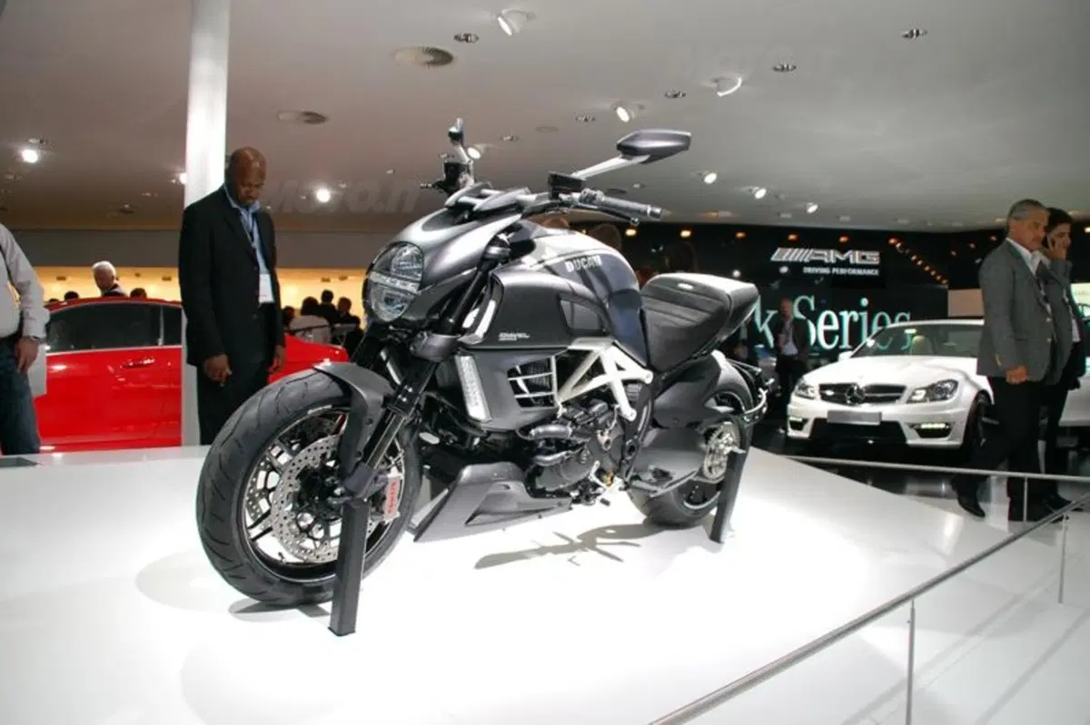 Allo IAA la Ducati Diavel AMG. Prezzo di 25.990 euro (23)