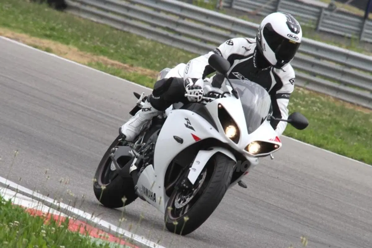 Yamaha YZF R1 