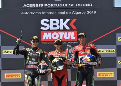 SBK 2019. Álvaro Bautista vince Gara-2 a Portimão