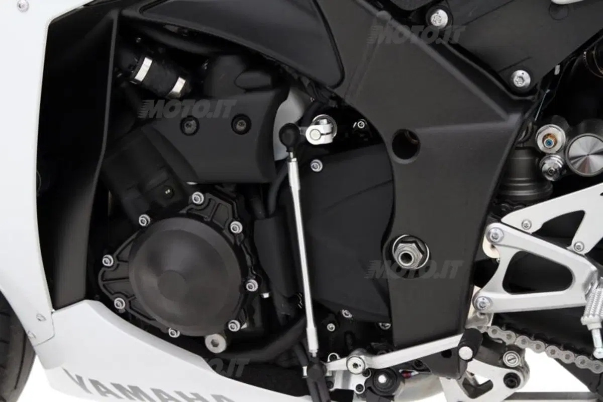 Yamaha YZF R1  (25)
