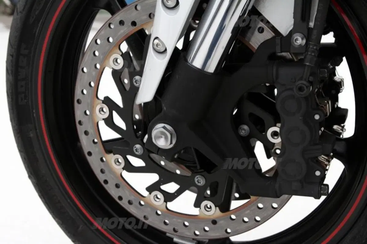 Yamaha YZF R1  (27)