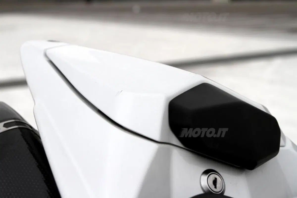 Yamaha YZF R1  (30)