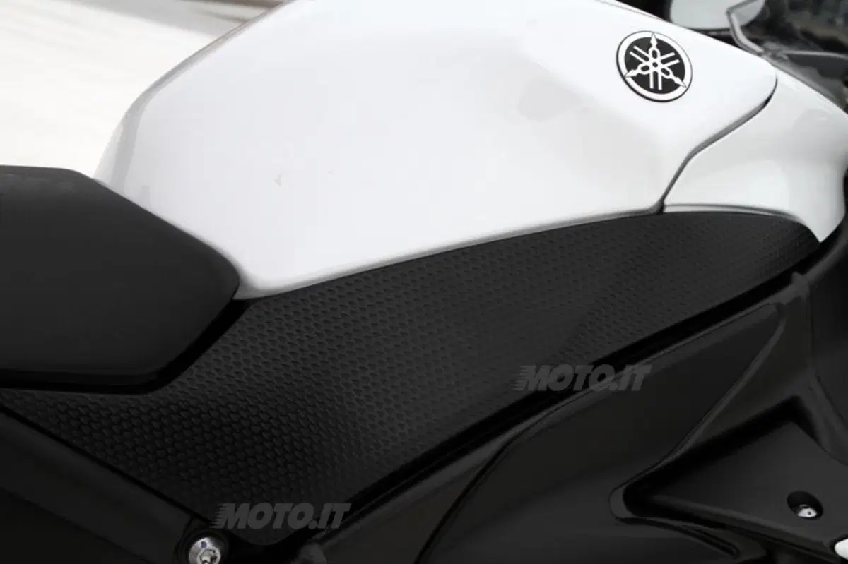 Yamaha YZF R1  (33)