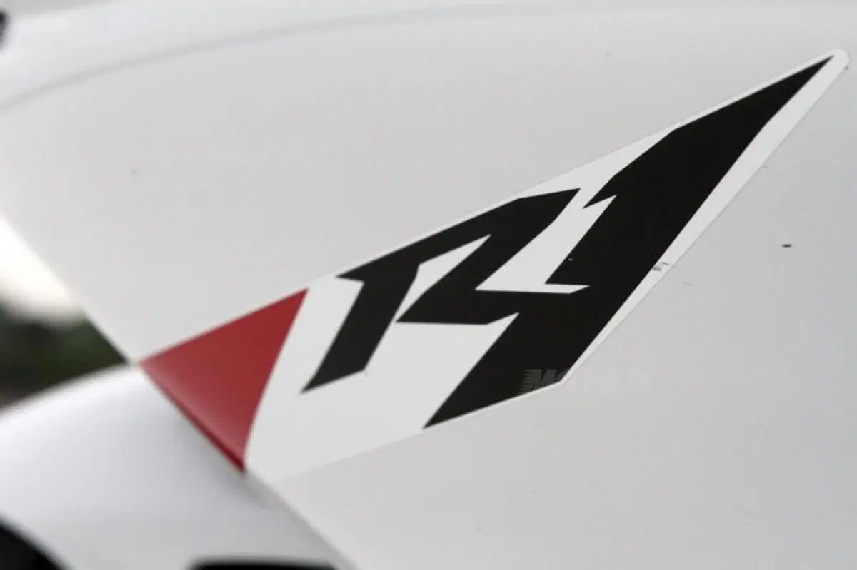 Yamaha YZF R1  (34)