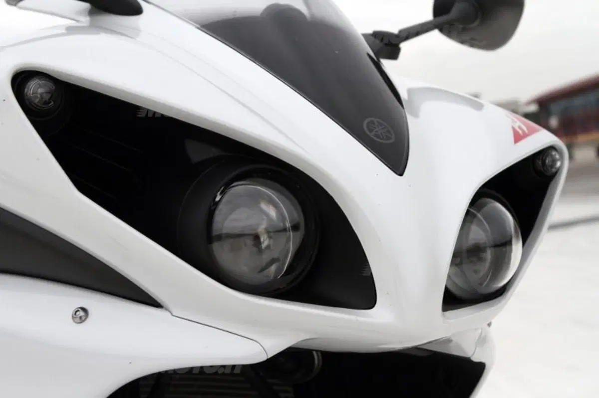 Yamaha YZF R1  (35)