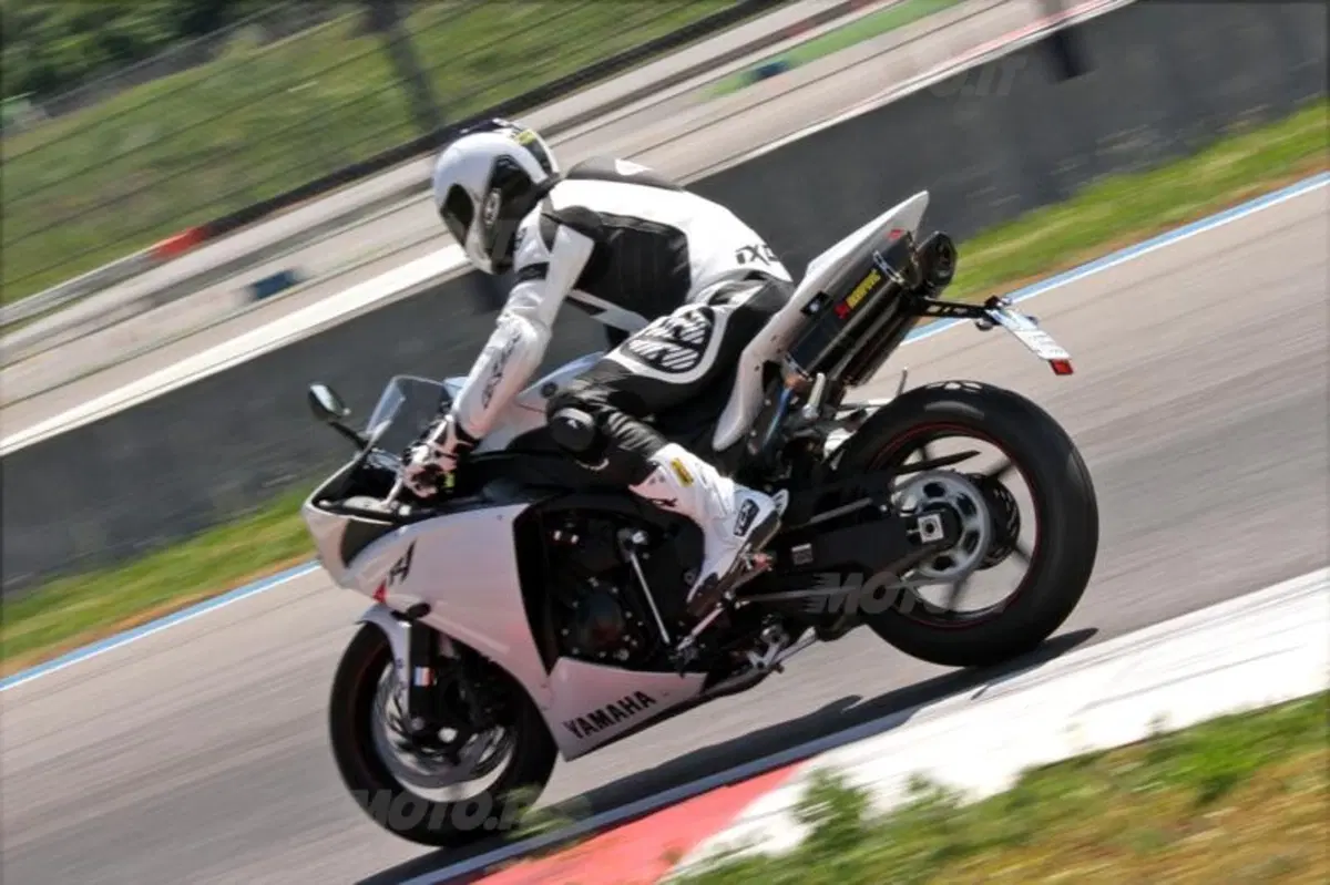 Yamaha YZF R1  (44)