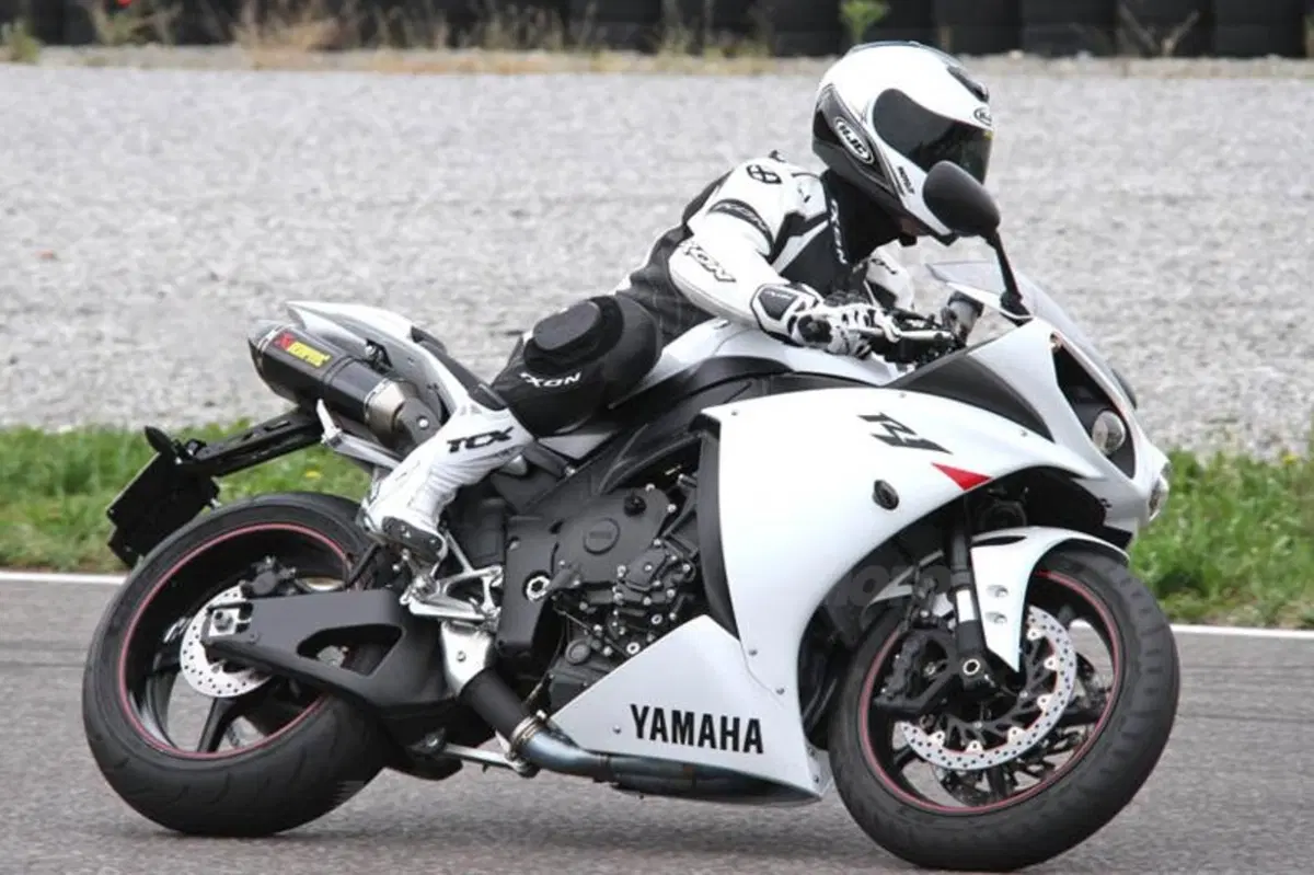 Yamaha YZF R1  (45)