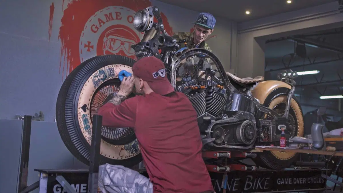 Harley-Davidson The Recidivist: niente vernice, solo tattoo  (2)