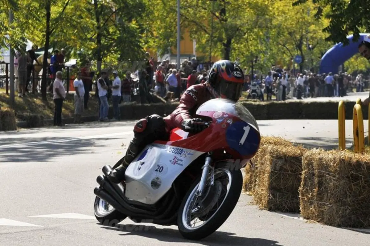 Domenica 11 settembre rievocazio​ne del circuito Motoclub Cascinetta Gallarate (4)