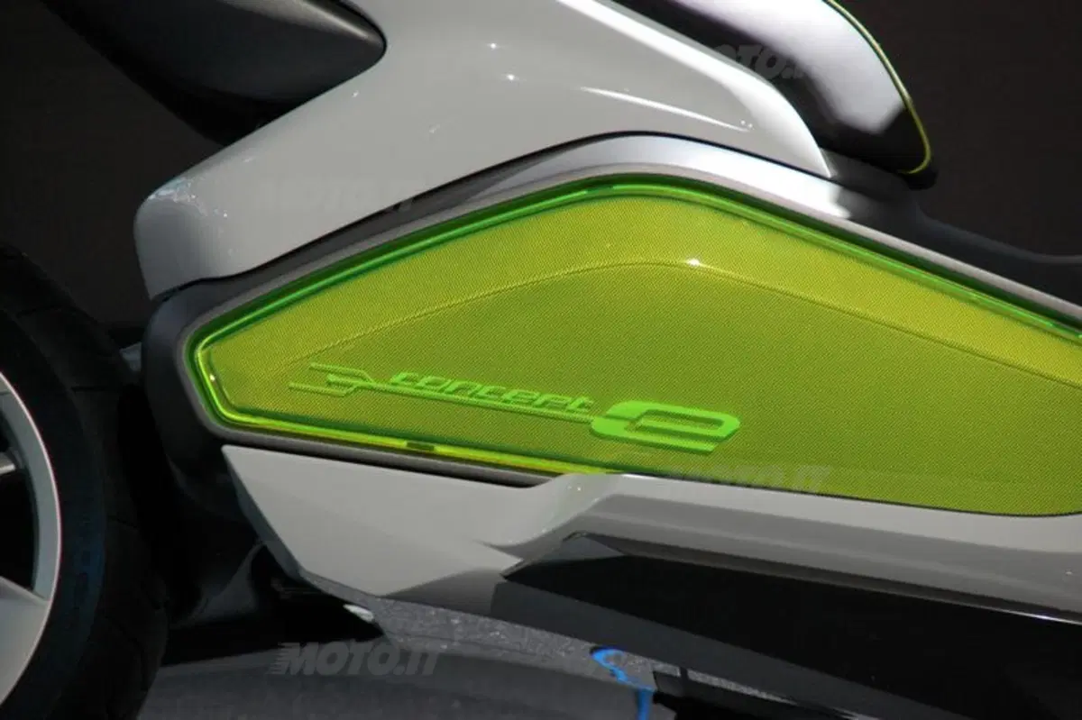 BMW presenta lo scooter Concept e (4)