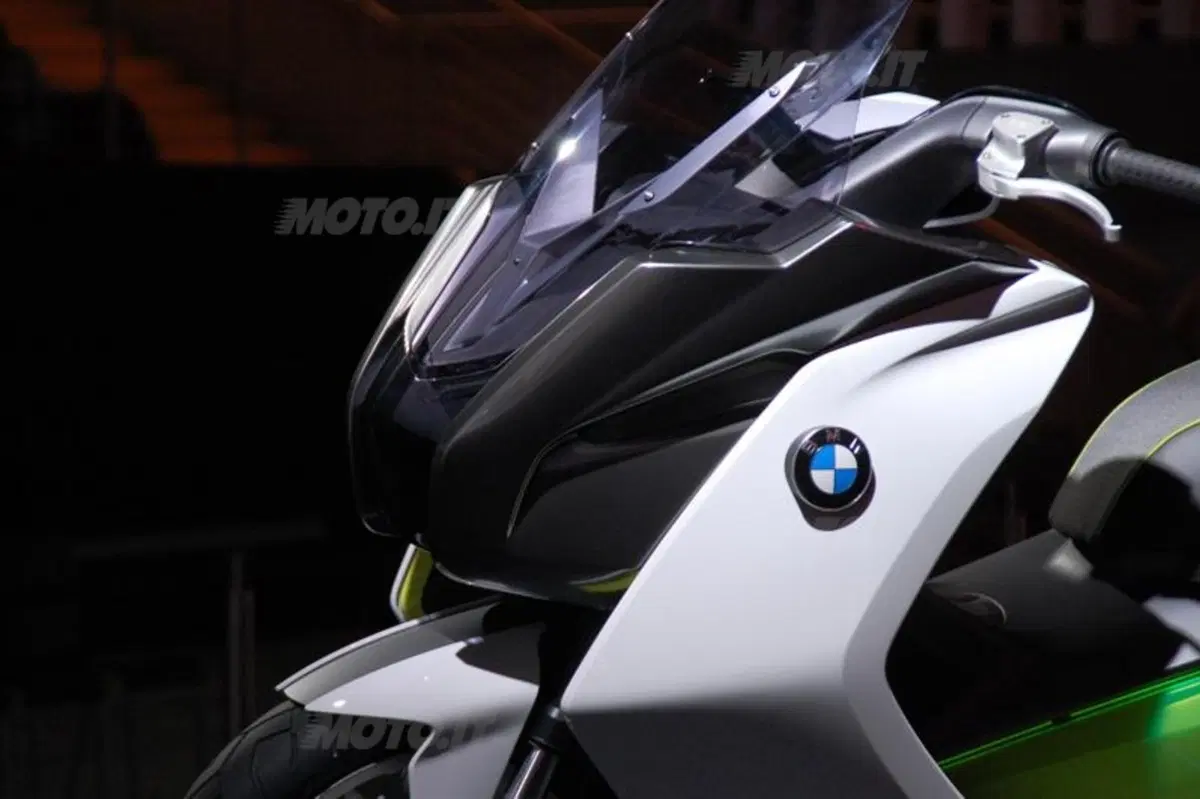 BMW presenta lo scooter Concept e (8)