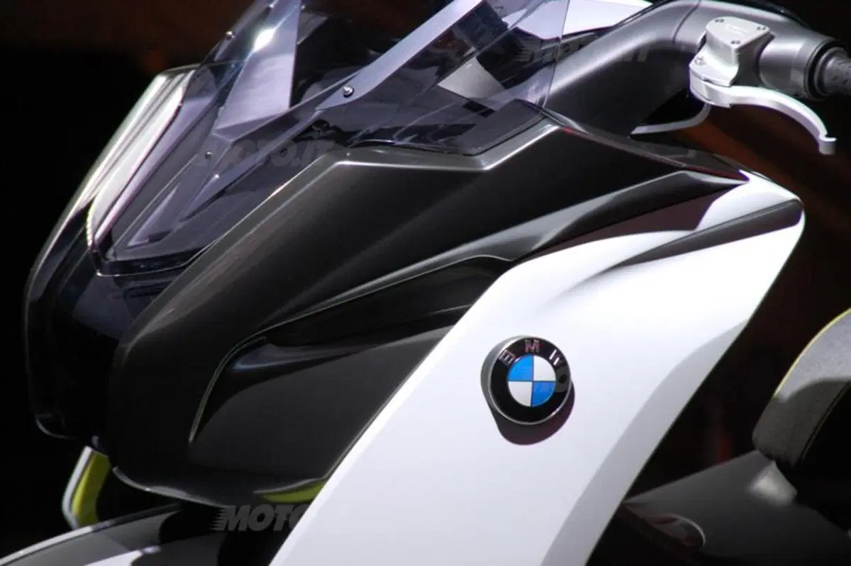 BMW presenta lo scooter Concept e (9)