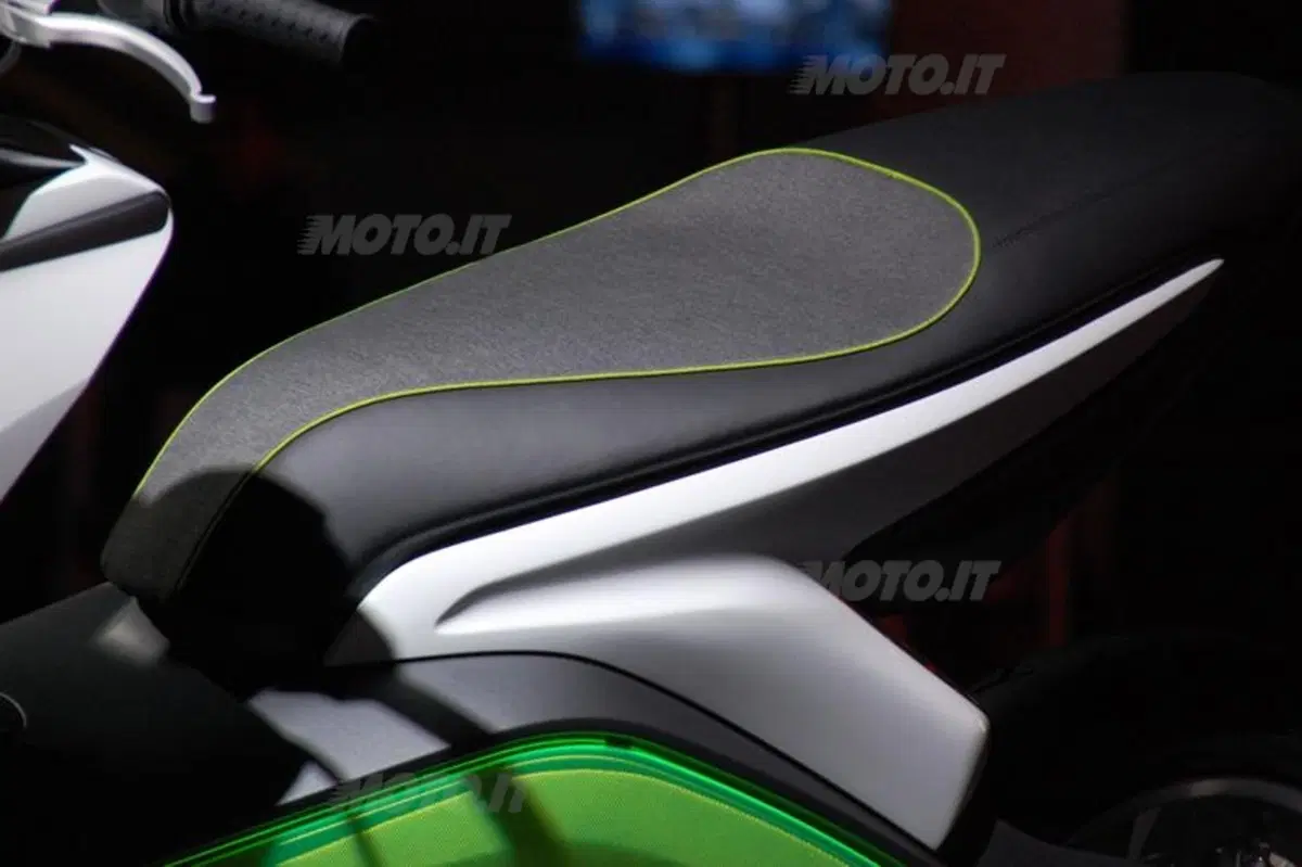 BMW presenta lo scooter Concept e (10)
