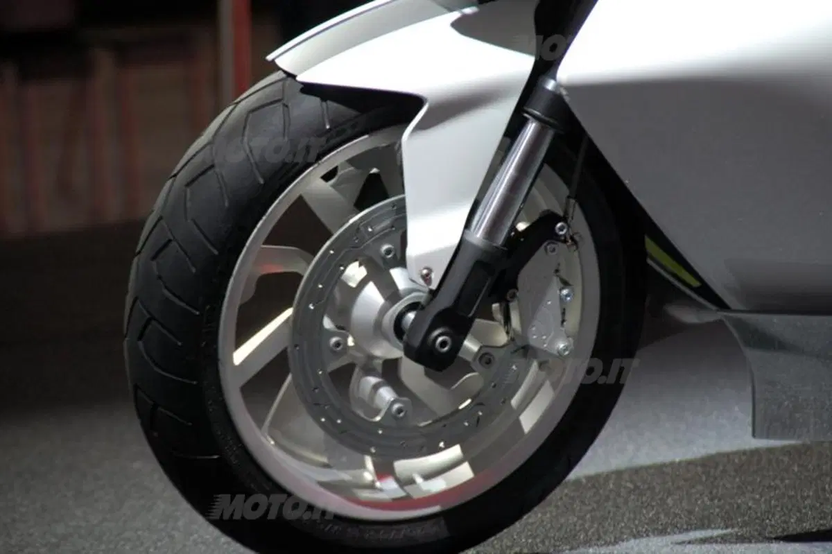BMW presenta lo scooter Concept e (12)