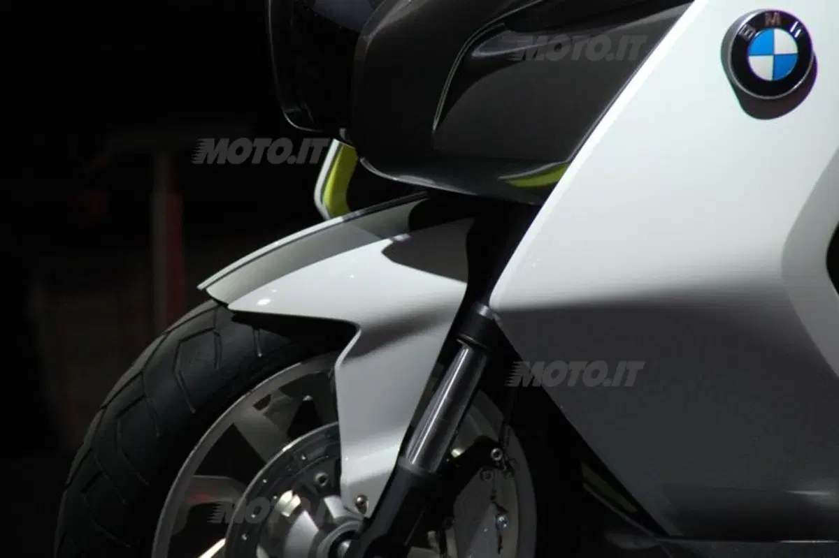 BMW presenta lo scooter Concept e (13)