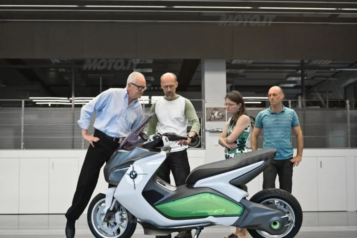 BMW presenta lo scooter Concept e (31)