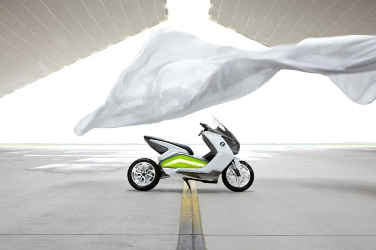 BMW presenta lo scooter Concept e (33)