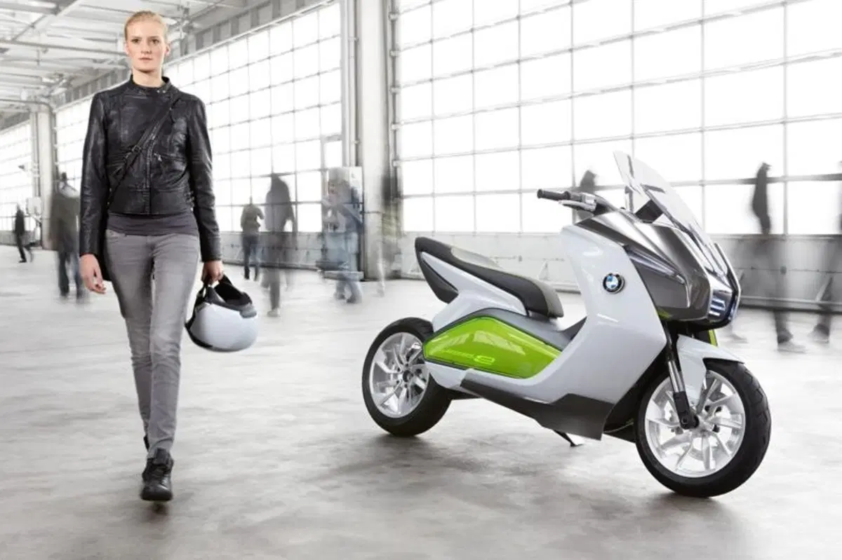 BMW presenta lo scooter Concept e (34)