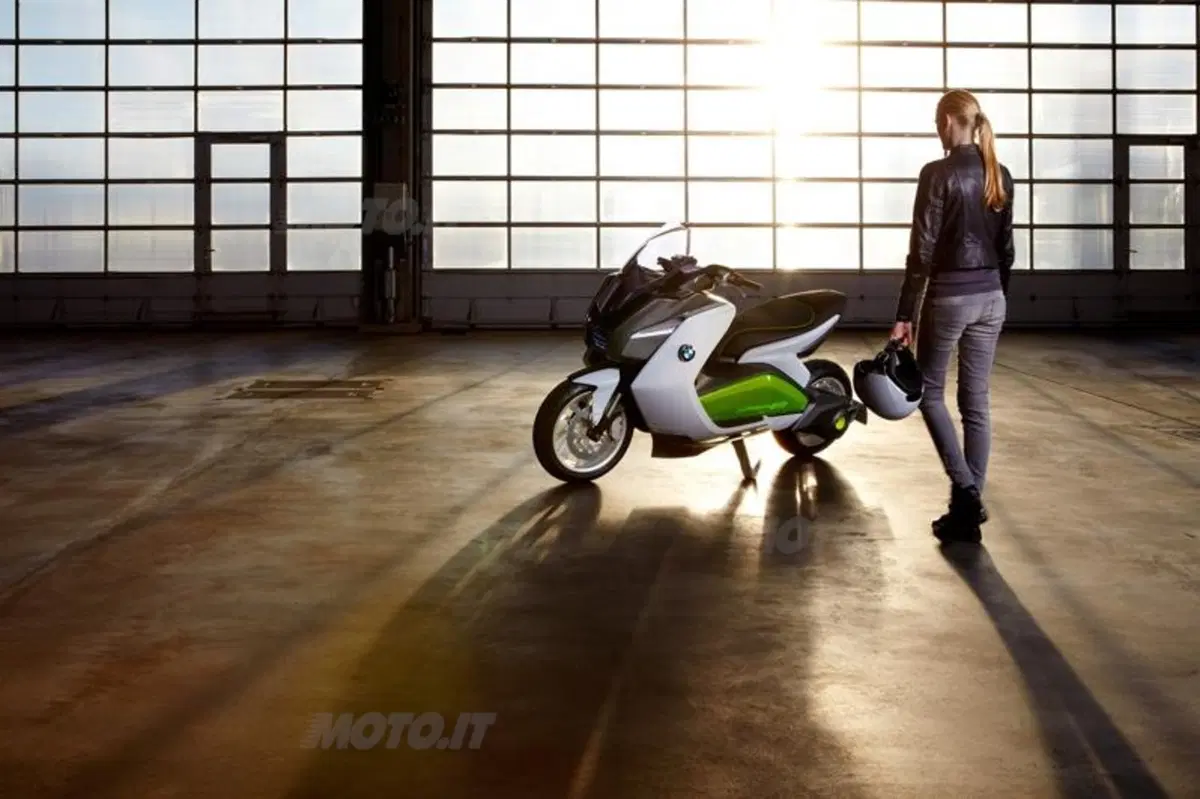 BMW presenta lo scooter Concept e (38)