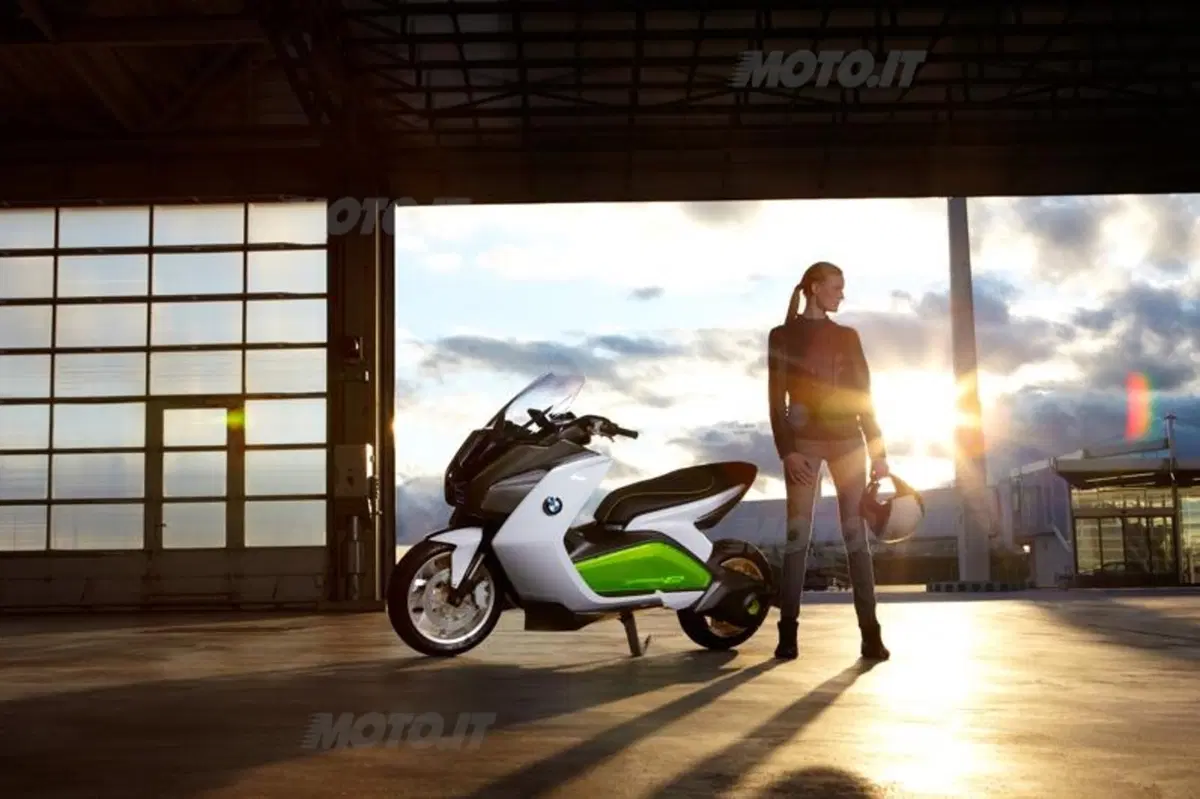 BMW presenta lo scooter Concept e (41)