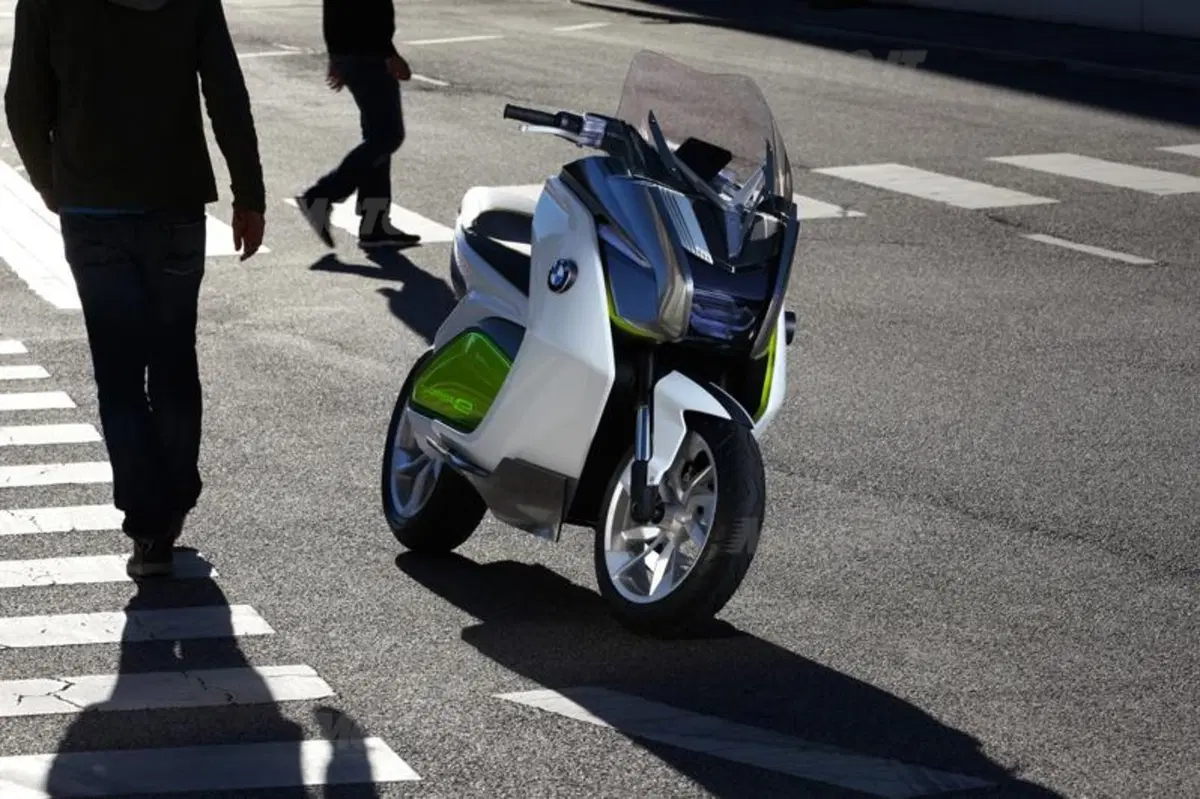 BMW presenta lo scooter Concept e (43)