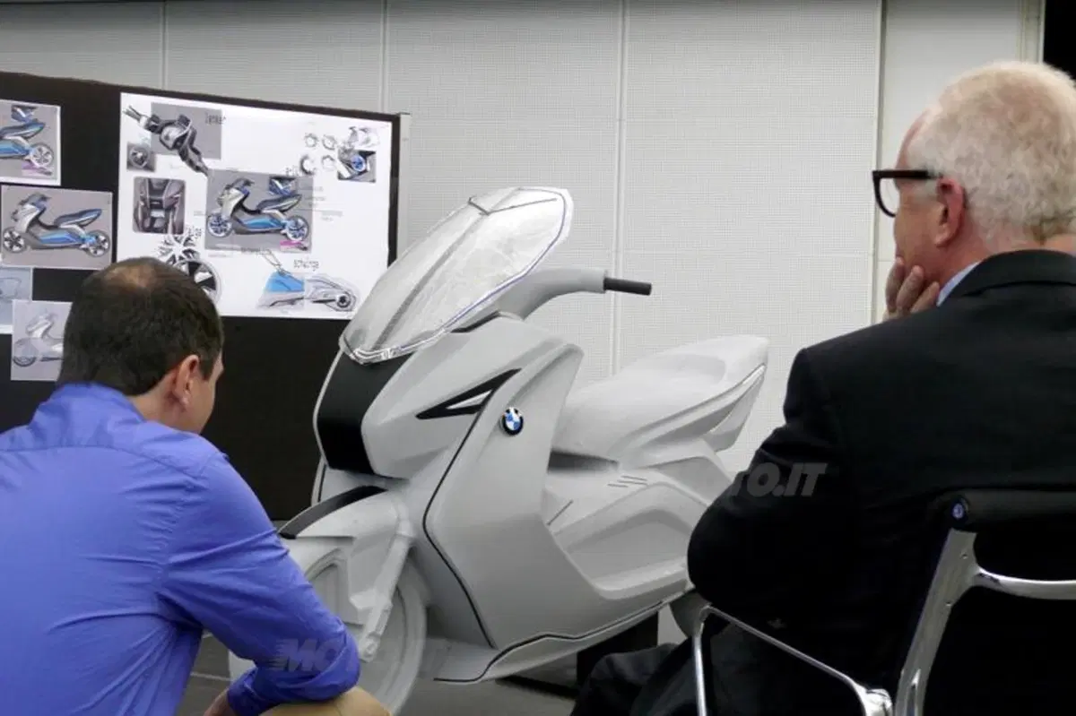 BMW presenta lo scooter Concept e (44)