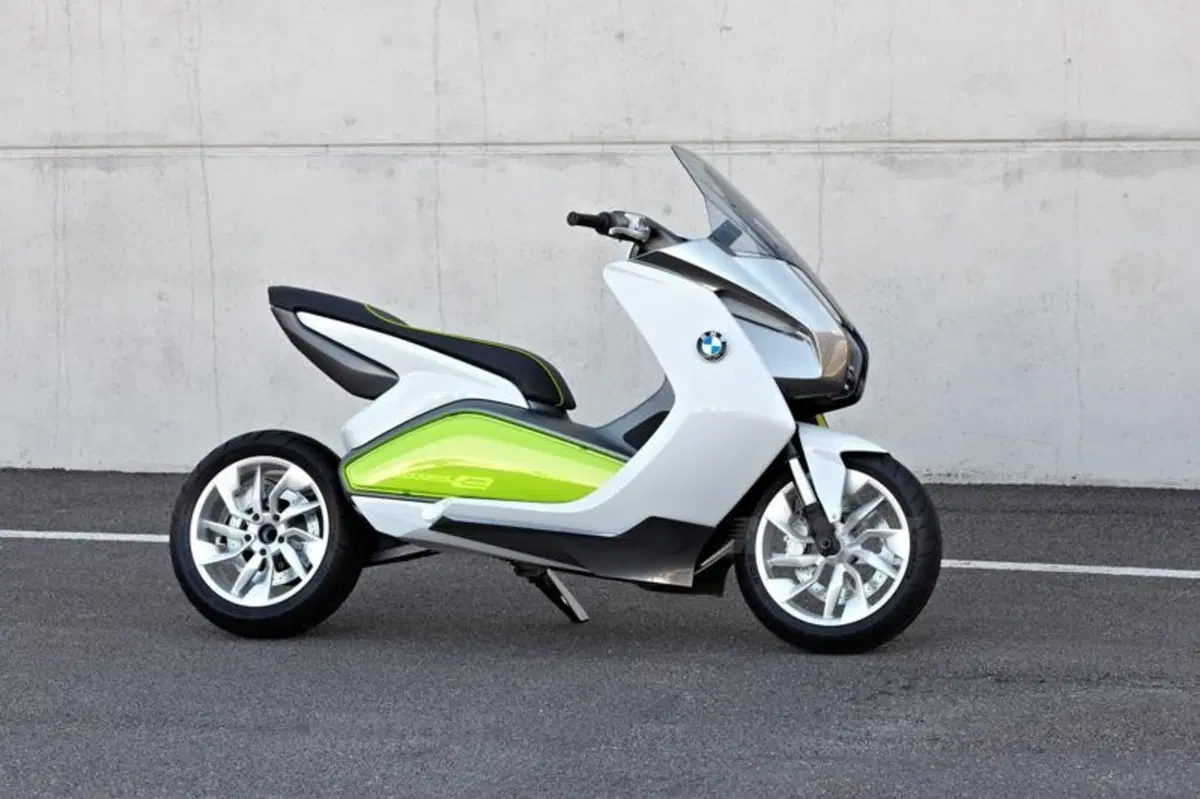 BMW presenta lo scooter Concept e (47)