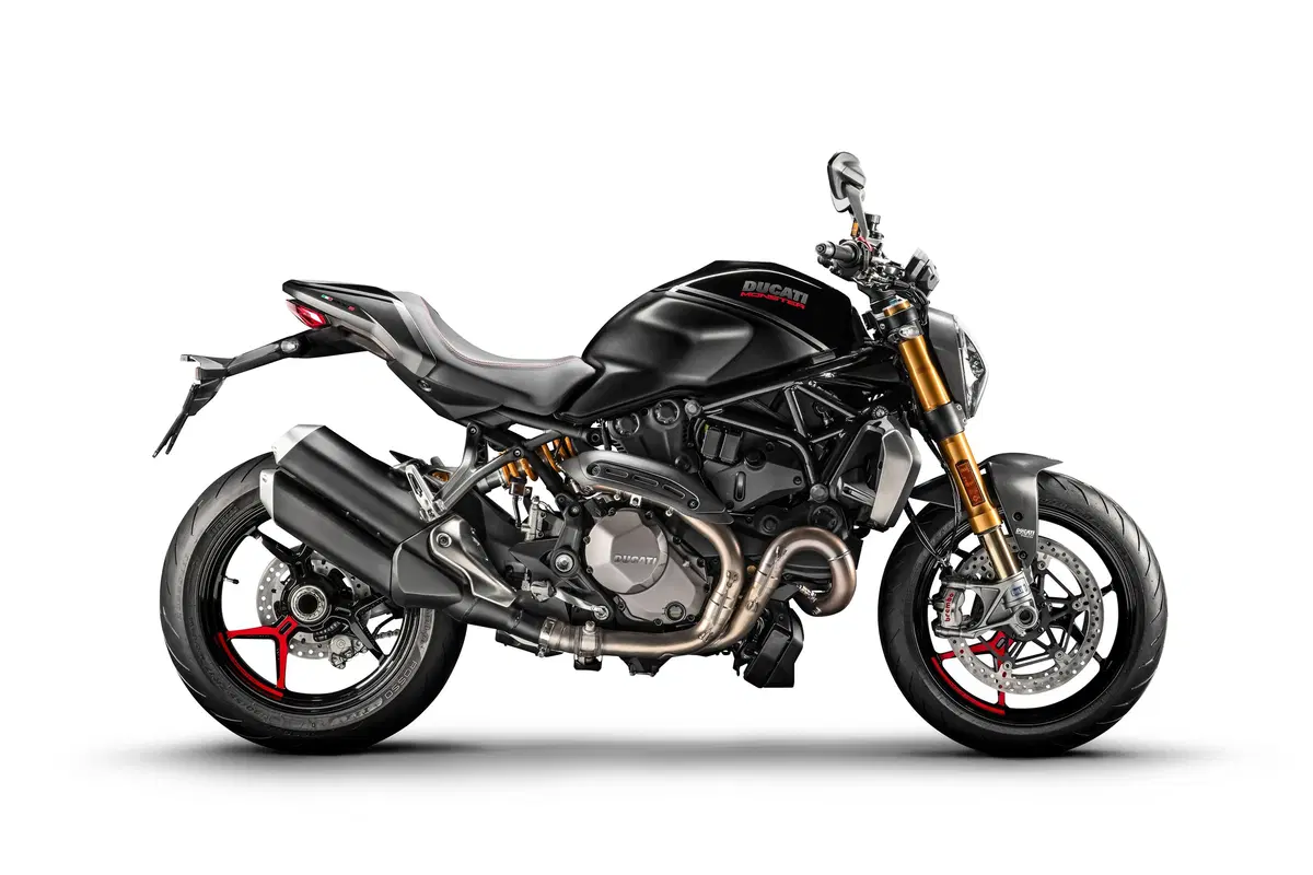Ducati Monster 1200S: “Black on Black” (e rossa) per il 2020 (30)