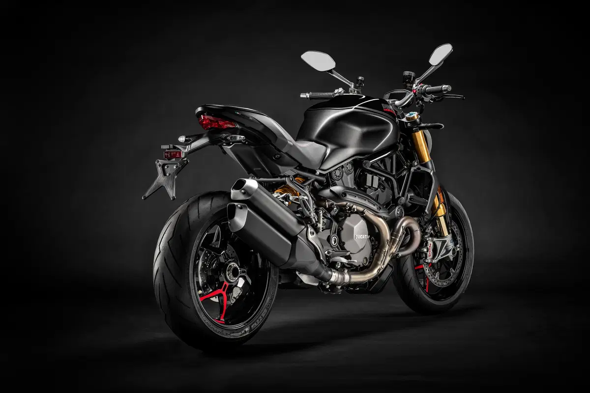 Ducati Monster 1200S: “Black on Black” (e rossa) per il 2020 (31)