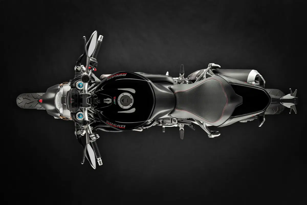 Ducati Monster 1200S: “Black on Black” (e rossa) per il 2020 (32)