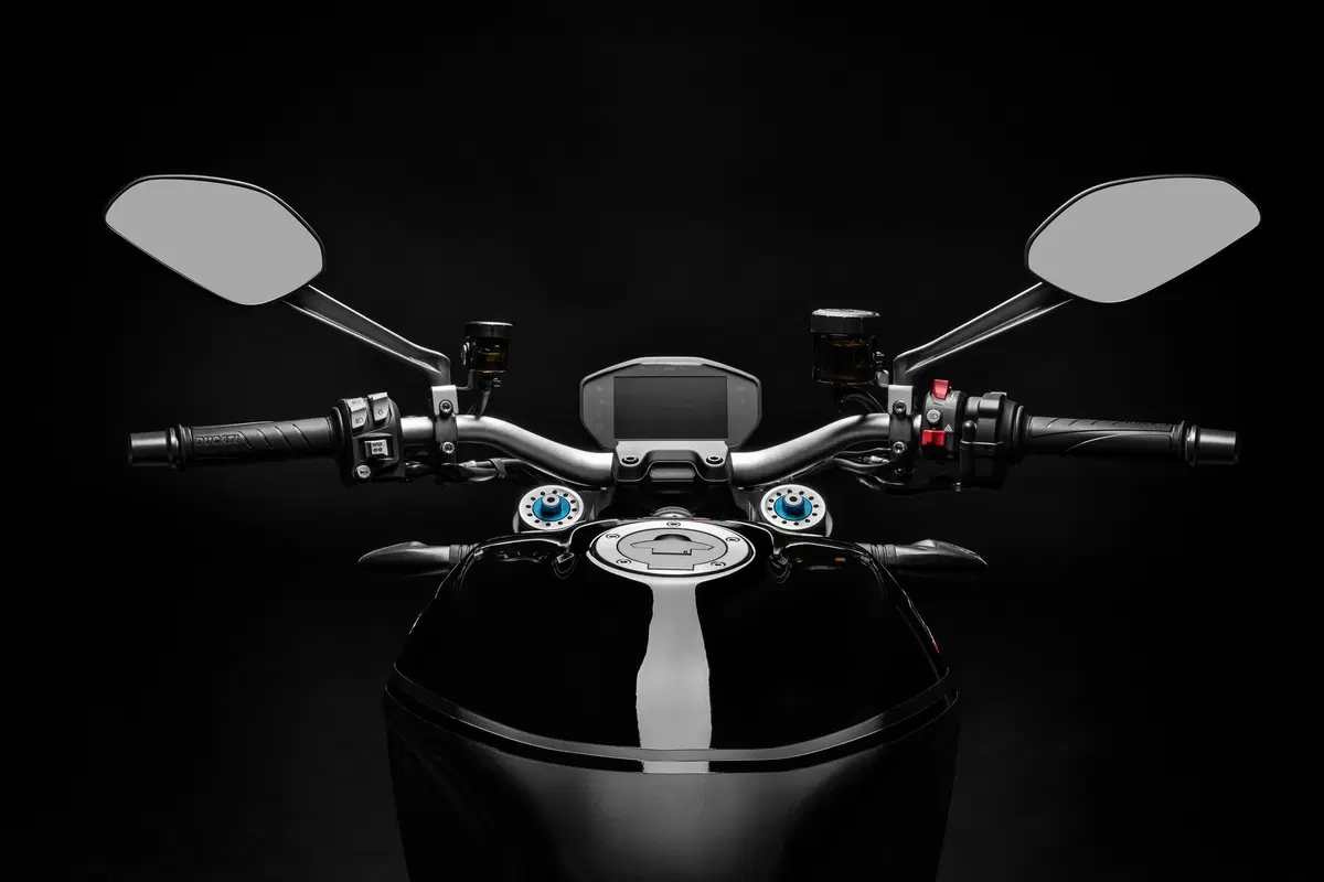Ducati Monster 1200S: “Black on Black” (e rossa) per il 2020 (36)