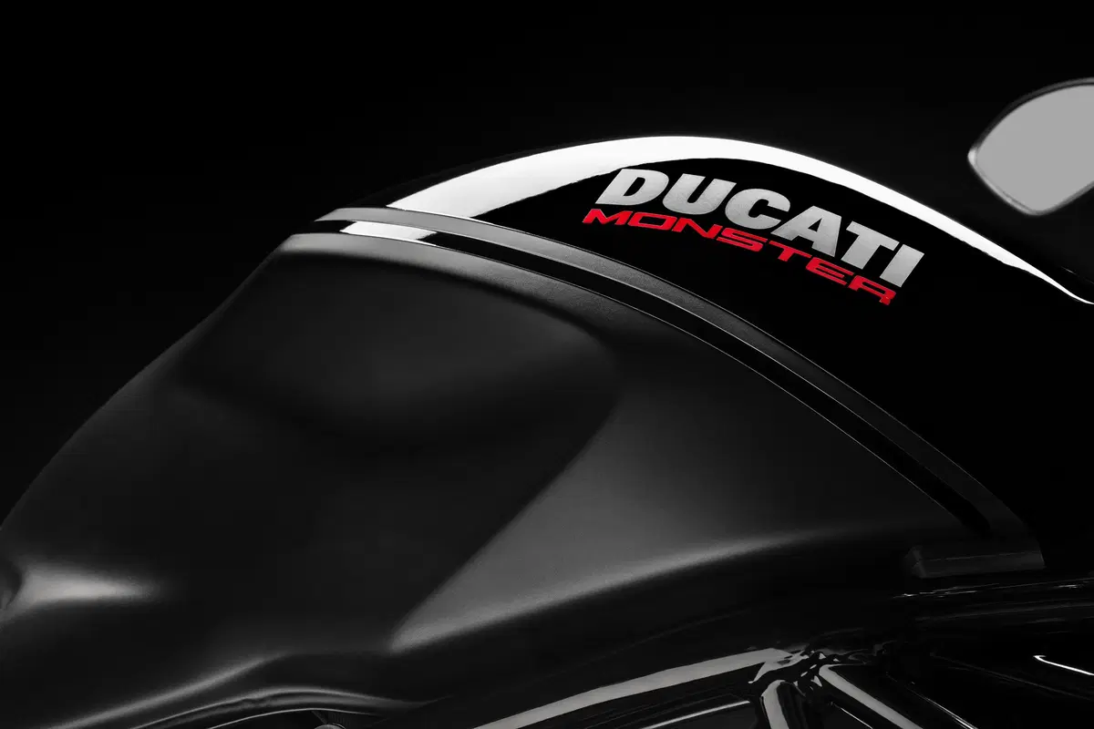 Ducati Monster 1200S: “Black on Black” (e rossa) per il 2020 (42)