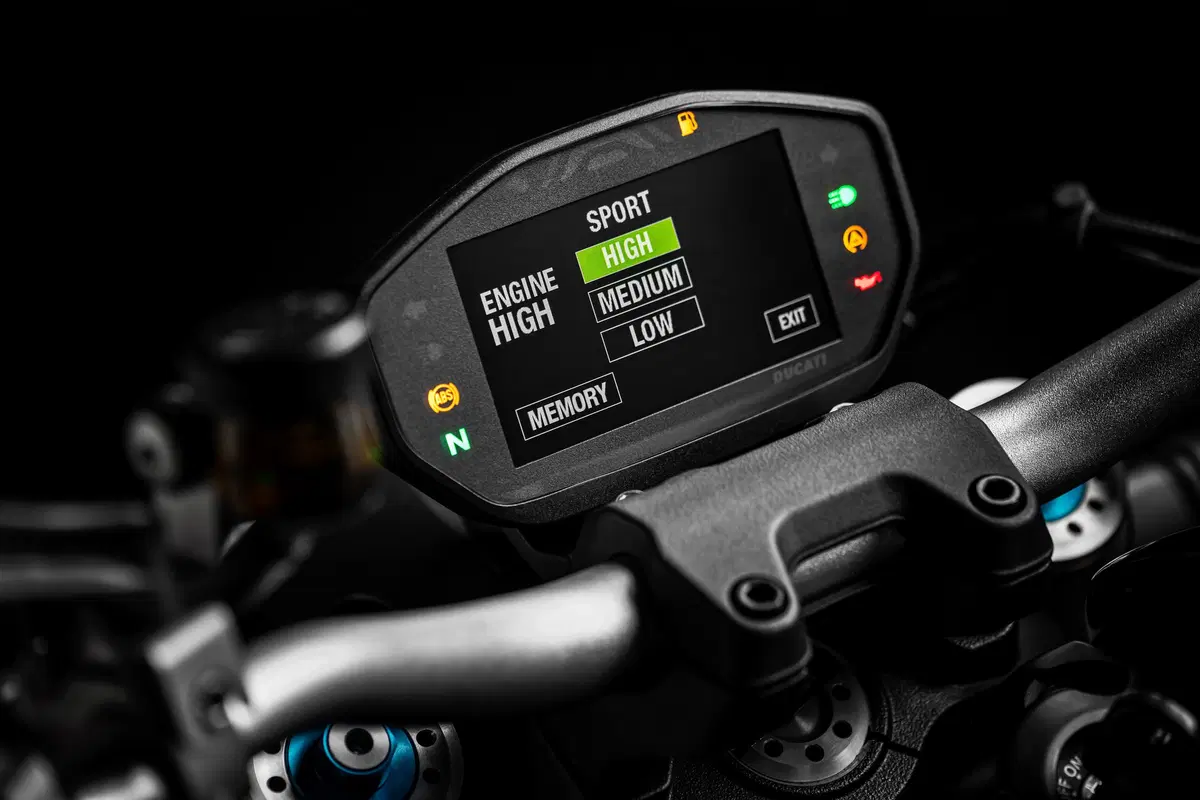 Ducati Monster 1200S: “Black on Black” (e rossa) per il 2020 (43)