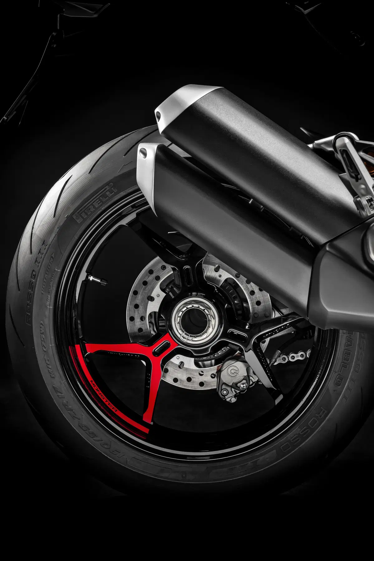 Ducati Monster 1200S: “Black on Black” (e rossa) per il 2020 (44)