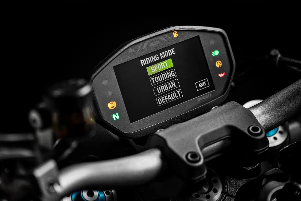 Ducati Monster 1200S: “Black on Black” (e rossa) per il 2020 (45)